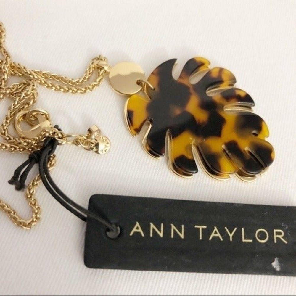 Ann Taylor Ocelot Gold Tone Leaf Pendant Necklace NWT